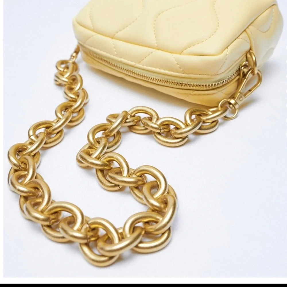 ZARA unique bag in bag Shoulder bag in gorgeous yellow with Gold chain 🔥🔥🔥 - Picture 7 of 11